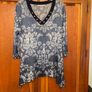 Blue and white 3/4 sleeves